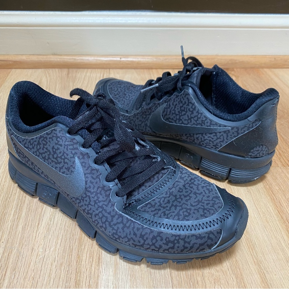 Women’s Nike Sneakers - Size 7